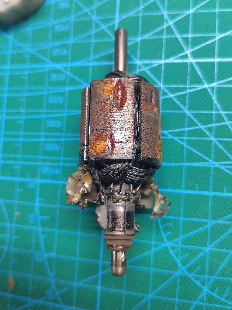 The difference between a steering gear and an ordinary motor_What type of motor is the steering gear?_Is the steering gear a DC motor?