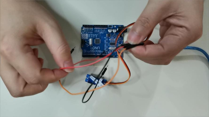 Definition of servo cable_Will it burn if the positive and negative poles of the servo are connected reversely? How to distinguish the positive and negative poles of the servo cable?