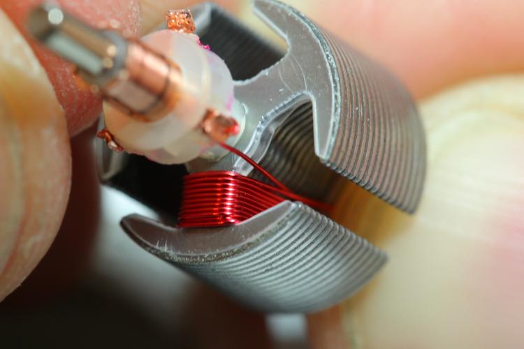 Servo Motor Continuously Rotating? The Simplest Fix (Step-by-Step Guide)